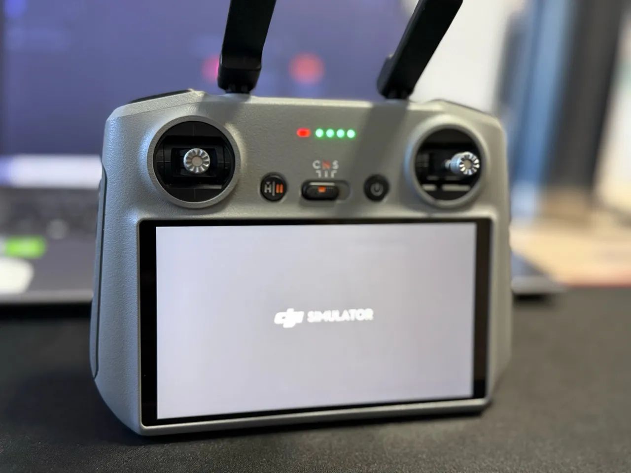 DJI RC2 - CONTROLE PARA DRONES DJI RC2 COM TELA SEM DETALHES - Foto 2