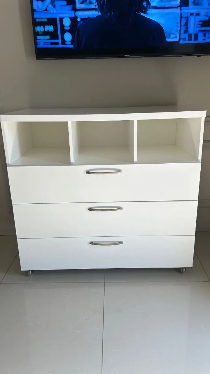 Cômoda usada em ótimo estado de conservação, 100%MDF, com 3 gavetas e 3 nichos  - Foto 2