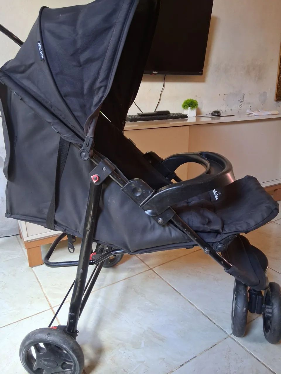 Kit carro de bebê e bebê conforto