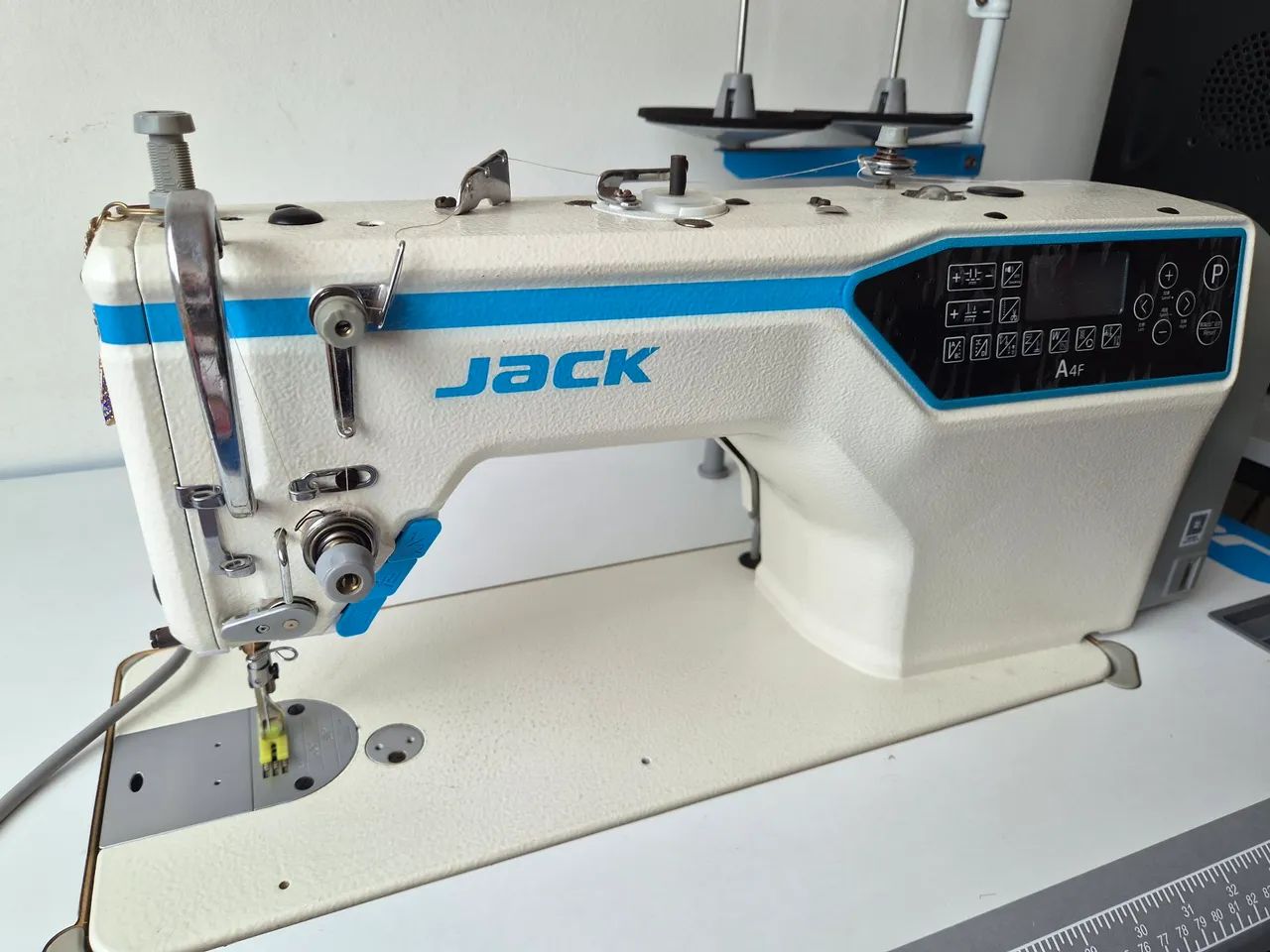 Maquina reta eletrônica Jack