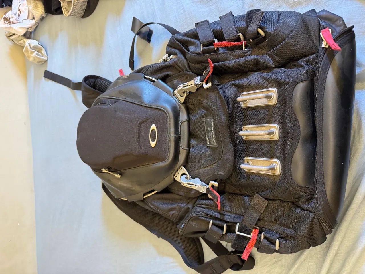 ? Mochila Oakley Kitchen Sink Original - Preta | Excelente Estado - Foto 2