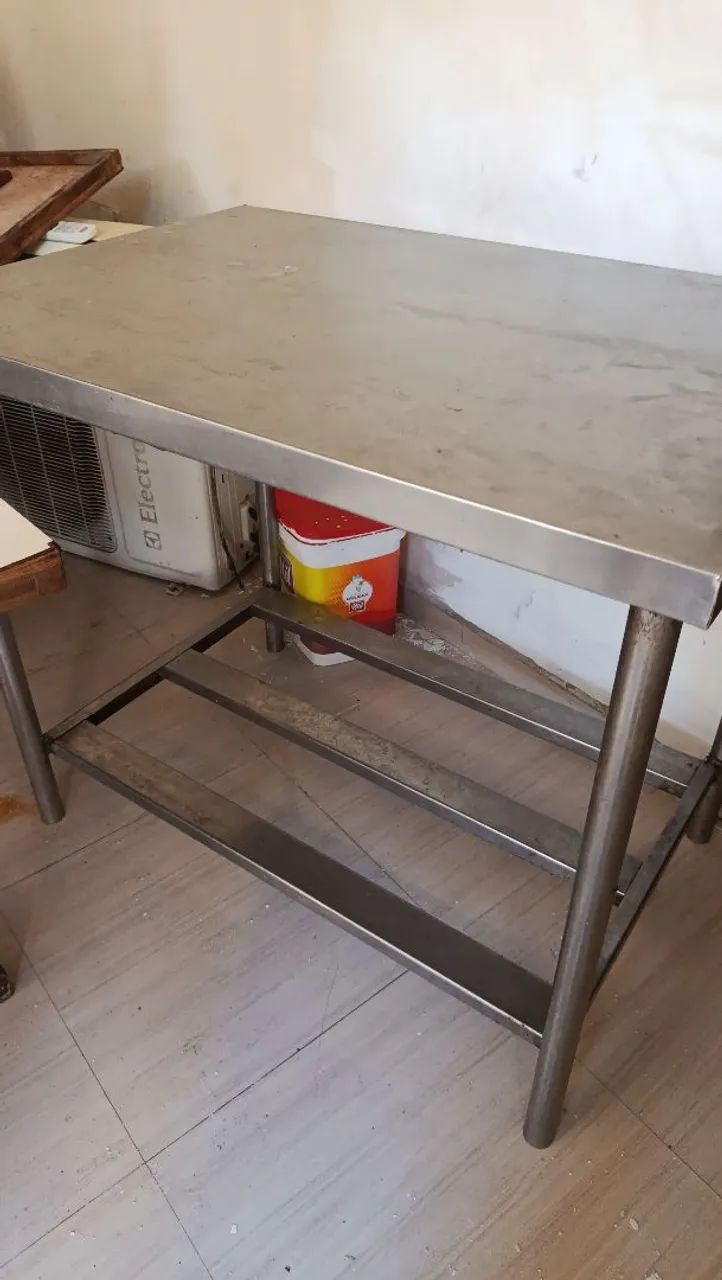 Mesa inox tipo açougue pra vender rápido  - Foto 2