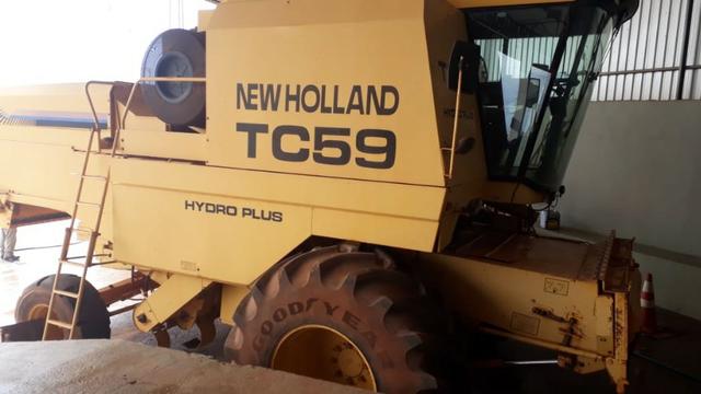 Colheitadeira de Grãos New Holland TC59