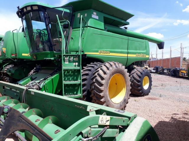Colheitadeira de Grãos John Deere 9750