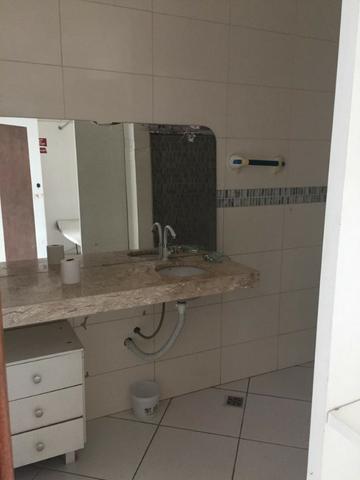Apartamento no centro da cidade,amplo,garagem - Foto 7