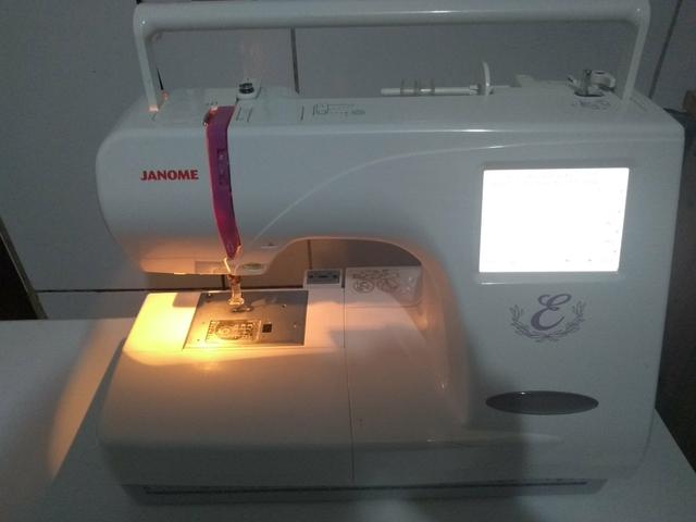 Máquina para bordar janome