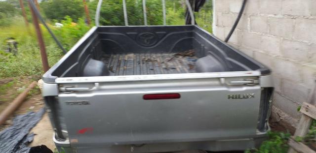 Vende de uma bomba e uma carroceria da Hilux - Foto 2
