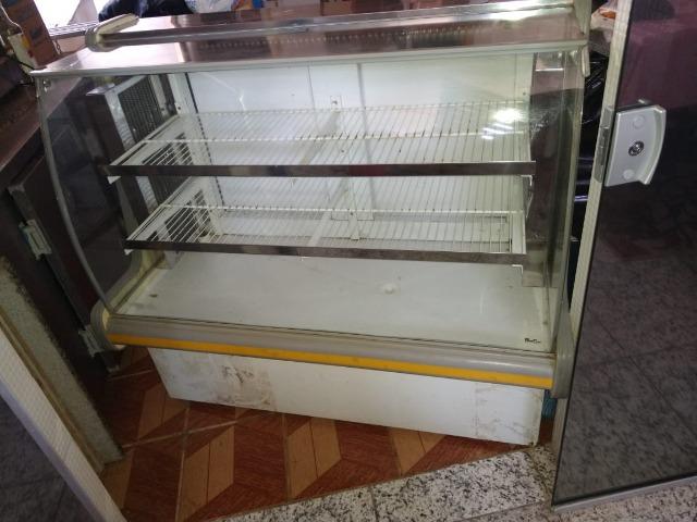 Vitrine refrigerada para doces
