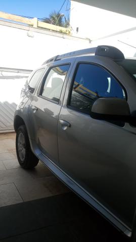 Duster dinamique 16/17 -46.000km - revisões em dia - Foto 3