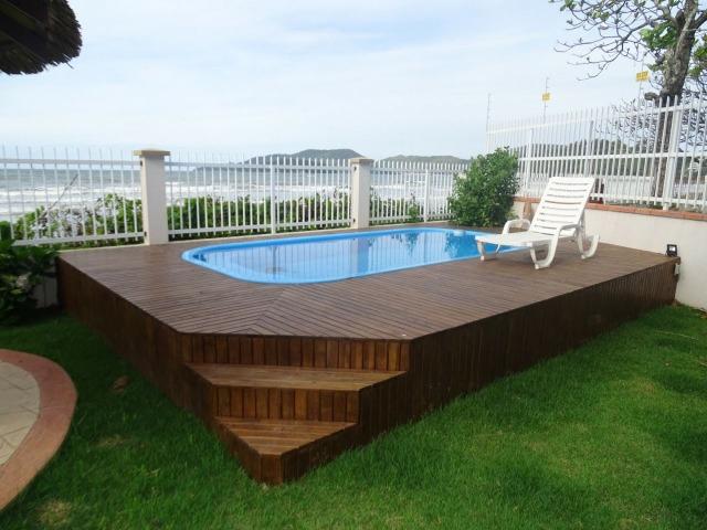 Casa com piscina, pé na areia em Perequê