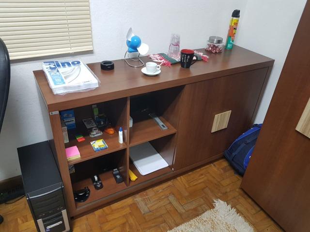 Mesa executiva + bancada + armário c/ prateleria Escritório - Foto 2