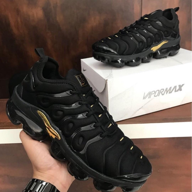 nike vapormax vinho e preto