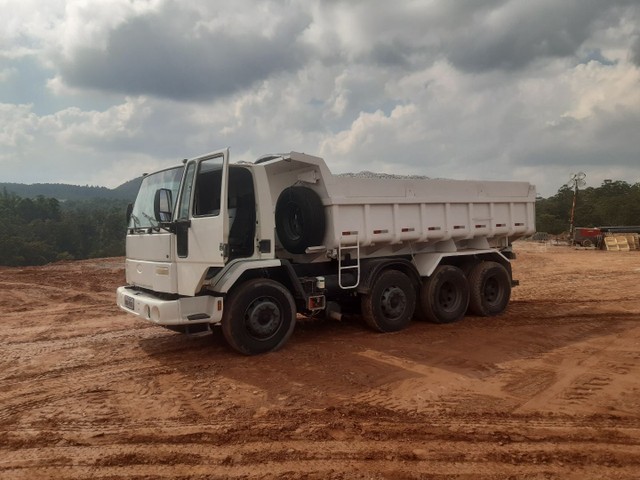 CAMINHÃO CACAMBA BITRUCK 2011