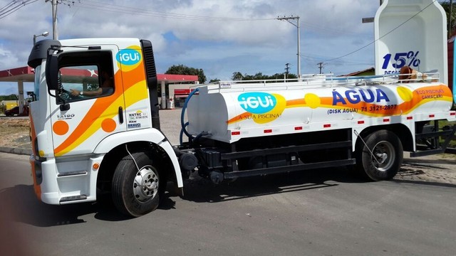 Carro Pipa / agua potavel / caminhao pipa.   Atendemos . Jaua. Arembepe. Praia do forte..