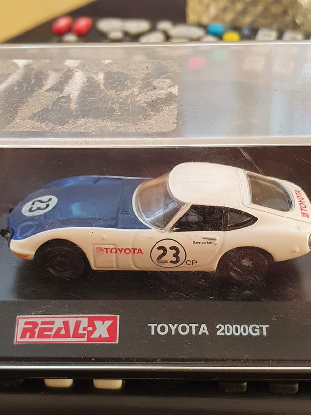 Miniatura Toyota GT2000 1/64