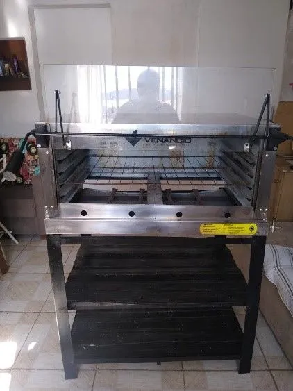 Forno para pães e pizza a gás Venancio, refratário e guilhotina