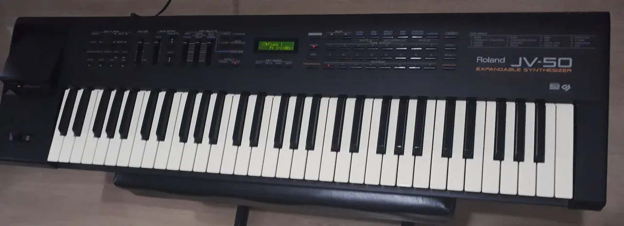Teclado Roland JV50 Sintetizador