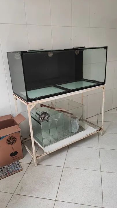Aquário com Sump e base em ótimo estado