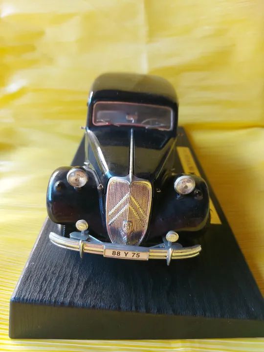 Citroën 15CV 6 Cyl (1952) Maisto - Foto 3