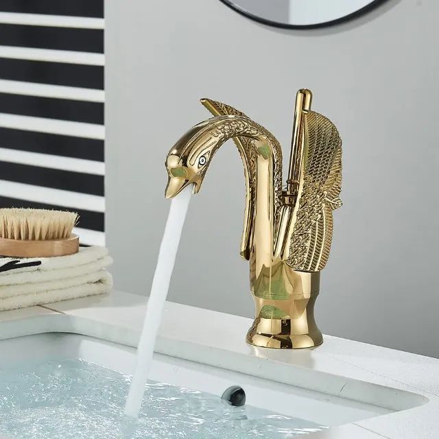 Torneira Monocomando Misturador Banheiro Lavabo Dourado Forma de cisne - Foto 4