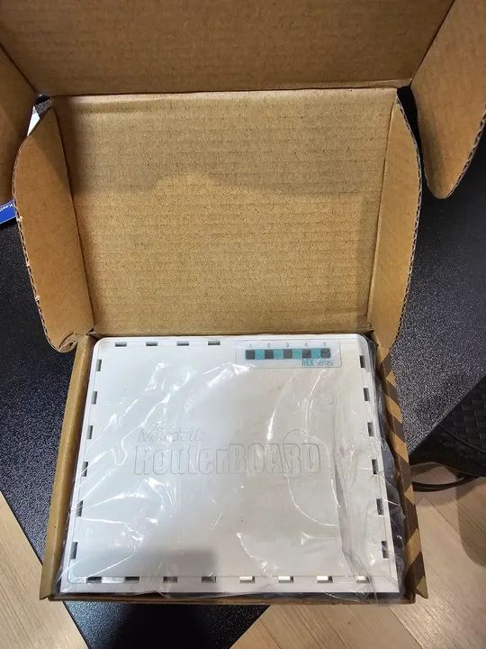 Roteador Mikrotik RB750Gr3