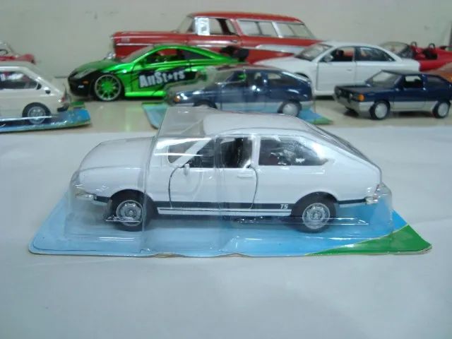 Miniatura Passat Ts 1/32 Carros Do Brasil IXO 