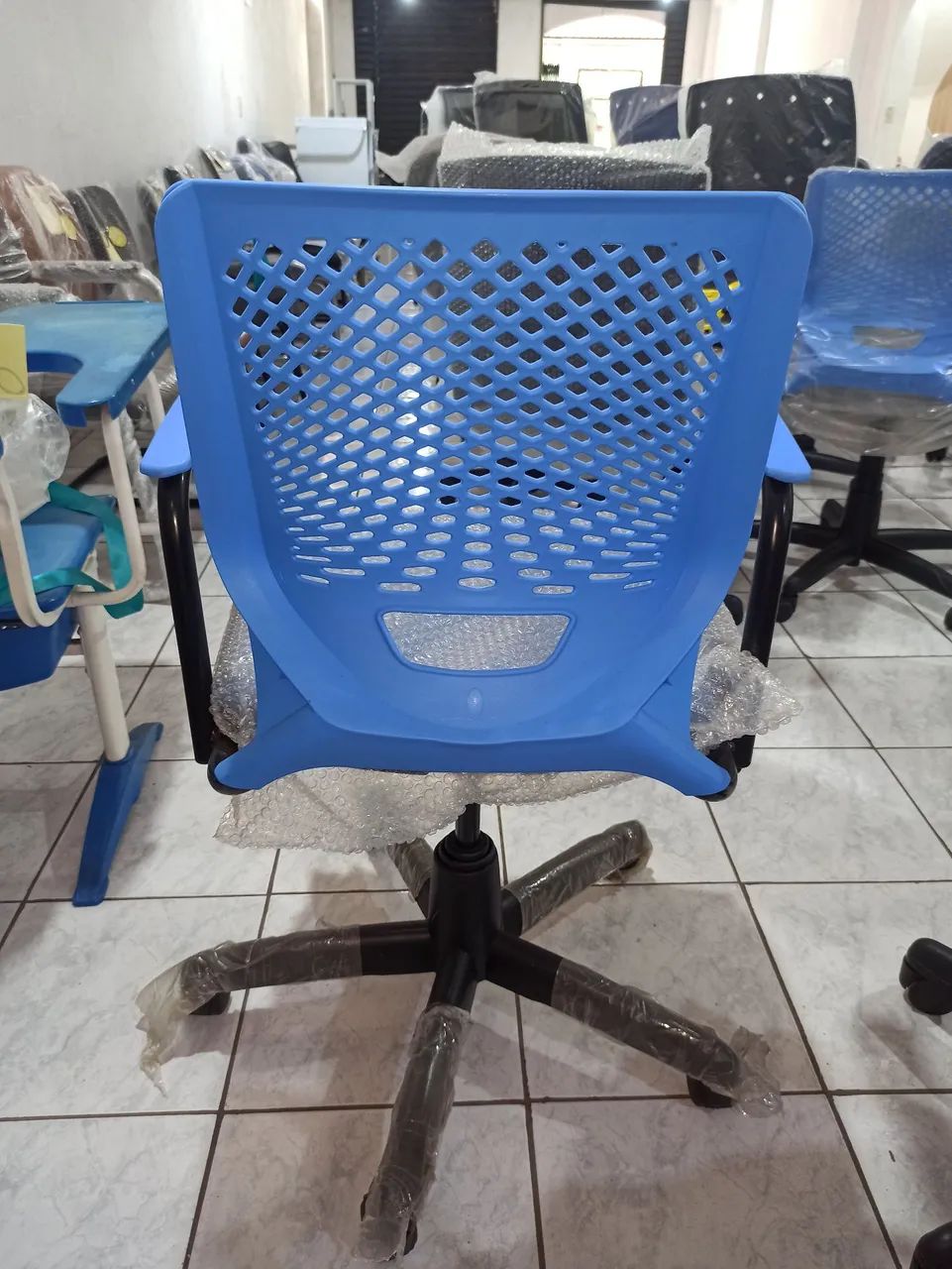 Cadeira giratória 30% de desconto  - Foto 3