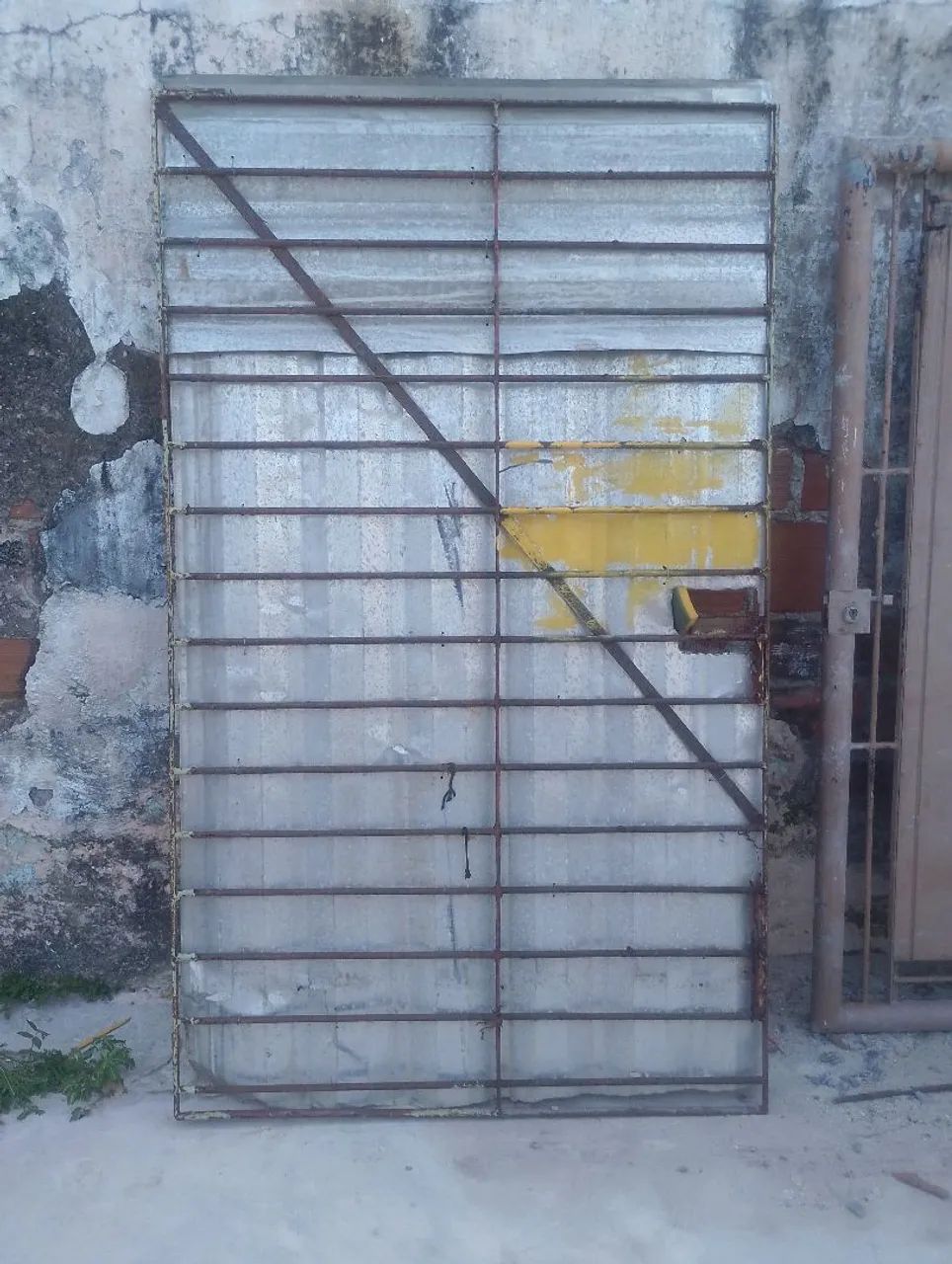 Selling 1 grille and 1 gate64595710885505120