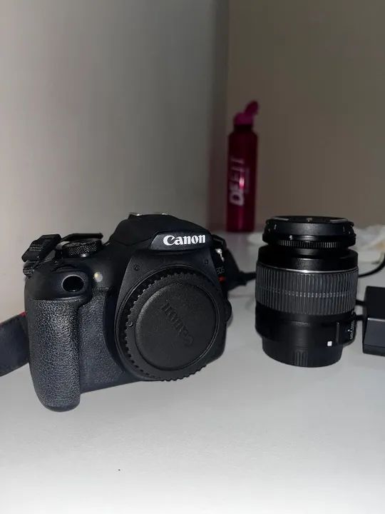 Câmera Canon T7+ com lente 18-55mm