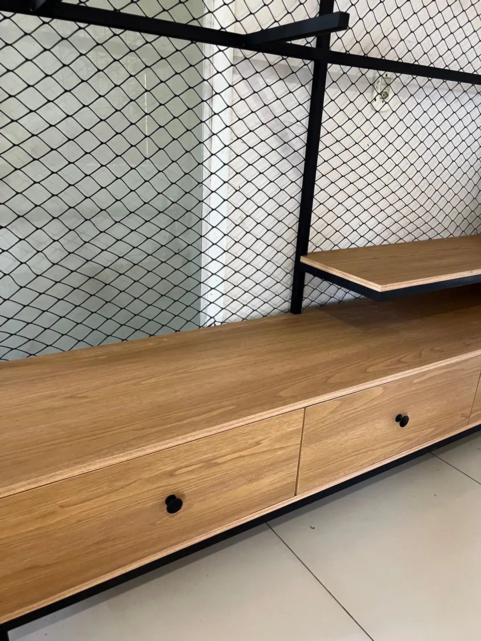 Móvel Industrial de loja com prateleiras e gavetas Mdf com tela - Novo - Foto 4