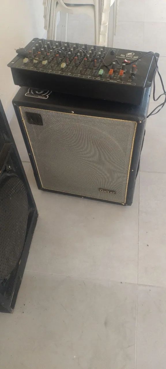 Vendo dois microfones sem fio uma ótima mesa de som uma ótima caixa de som dóis microfone - Foto 3