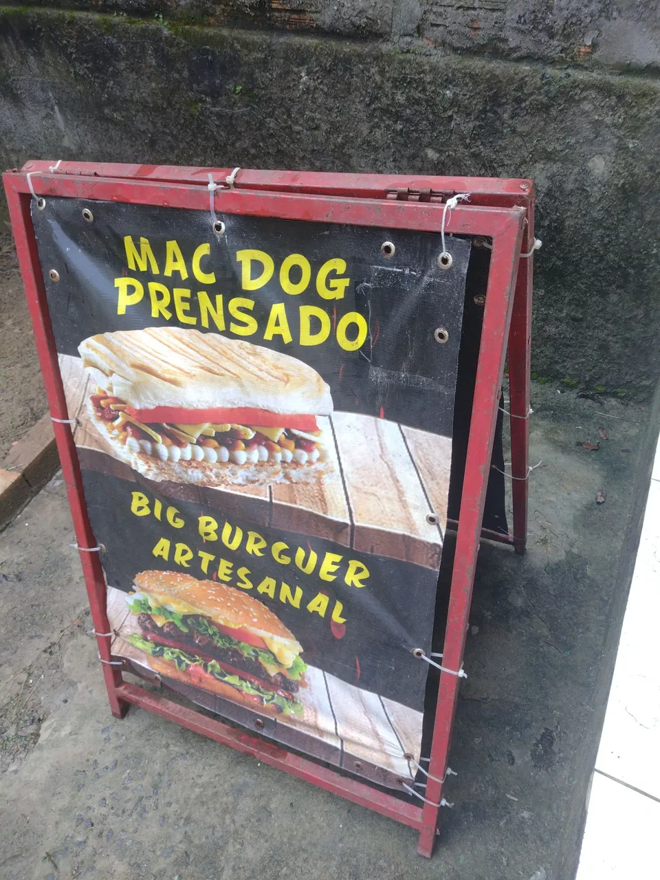 Apresentador de Lanches - Mac Dog e Big Burguer