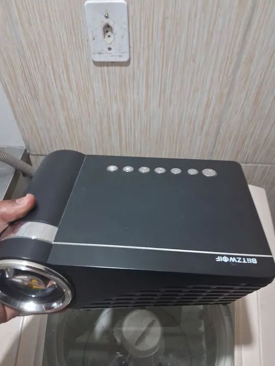 Projetor Portátil Full HD - Bivolt - Foto 6