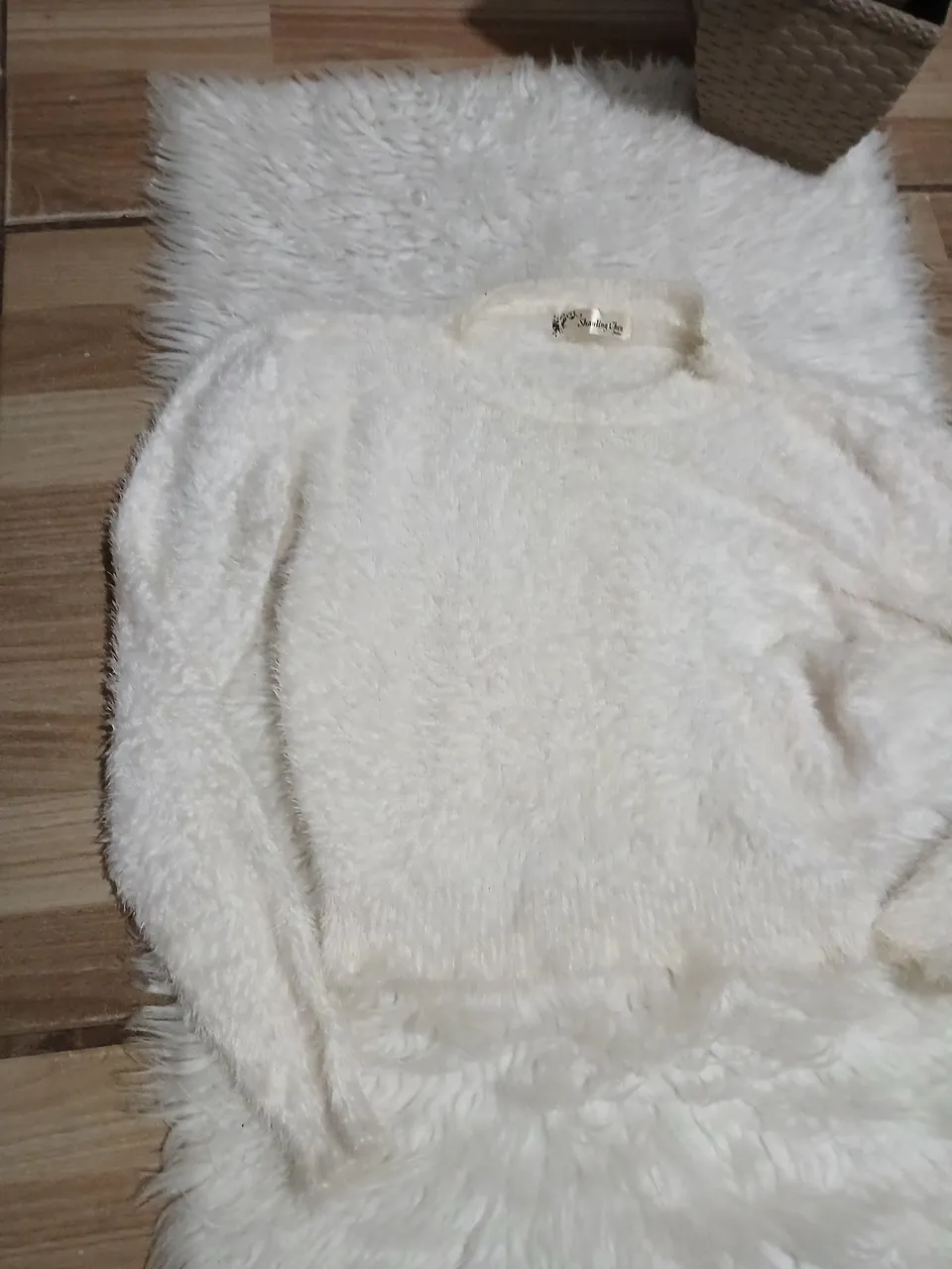 Suéter branco fofinho e marrom combo novinhos