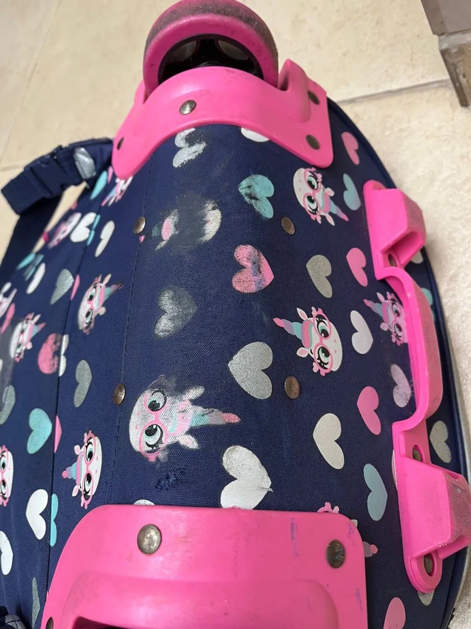Mochila de rodinhas infantil com estampa de unicórnio - Foto 3
