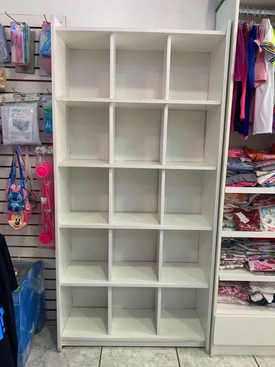 Armário Colmeia para loja