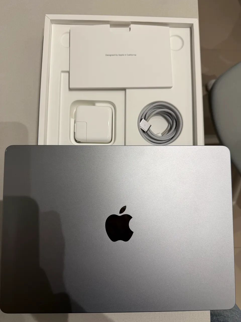 Macbook Air M2 13.6 8gb Ram 256gb Ssd Cinza (c/ Detalhe