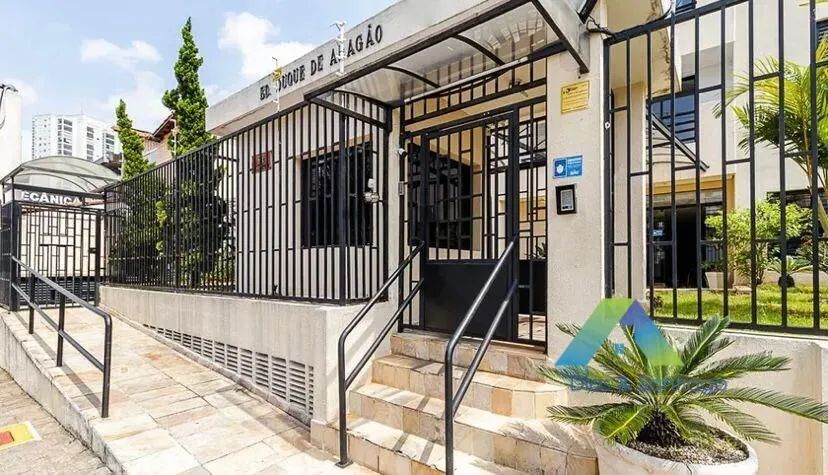 Lindo apartamento recém reformado em 65m² com 2 dormitórios, 1 suíte e 2 vagas em localiza