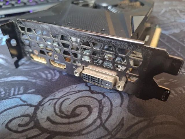 GTX 1650 OC Gigabyte - Foto 3