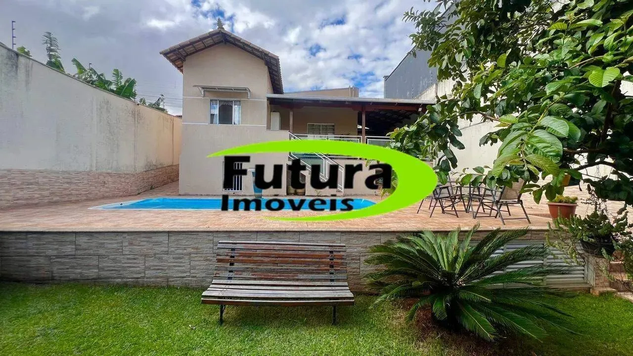 Casa com piscina no Bairro Milionários Um charme e muito bem localizada!