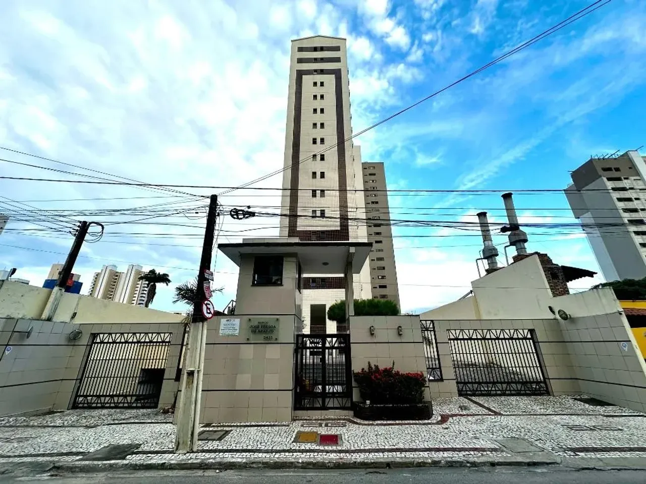 Apartamento com 3 dormitórios para alugar, 125 m² por R$ 4.000,00/mês - Dionisio Torres -