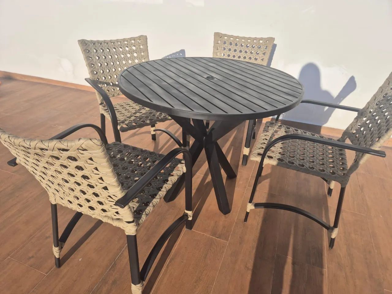 Conjunto de mesa e cadeiras para área externa - Foto 2