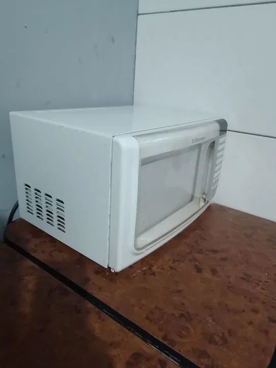 Micro-ondas branco em ótimo estado - Foto 4