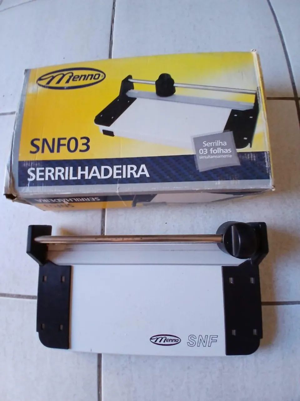 Menno SNF03 Perforator (3-leaf Perforation)