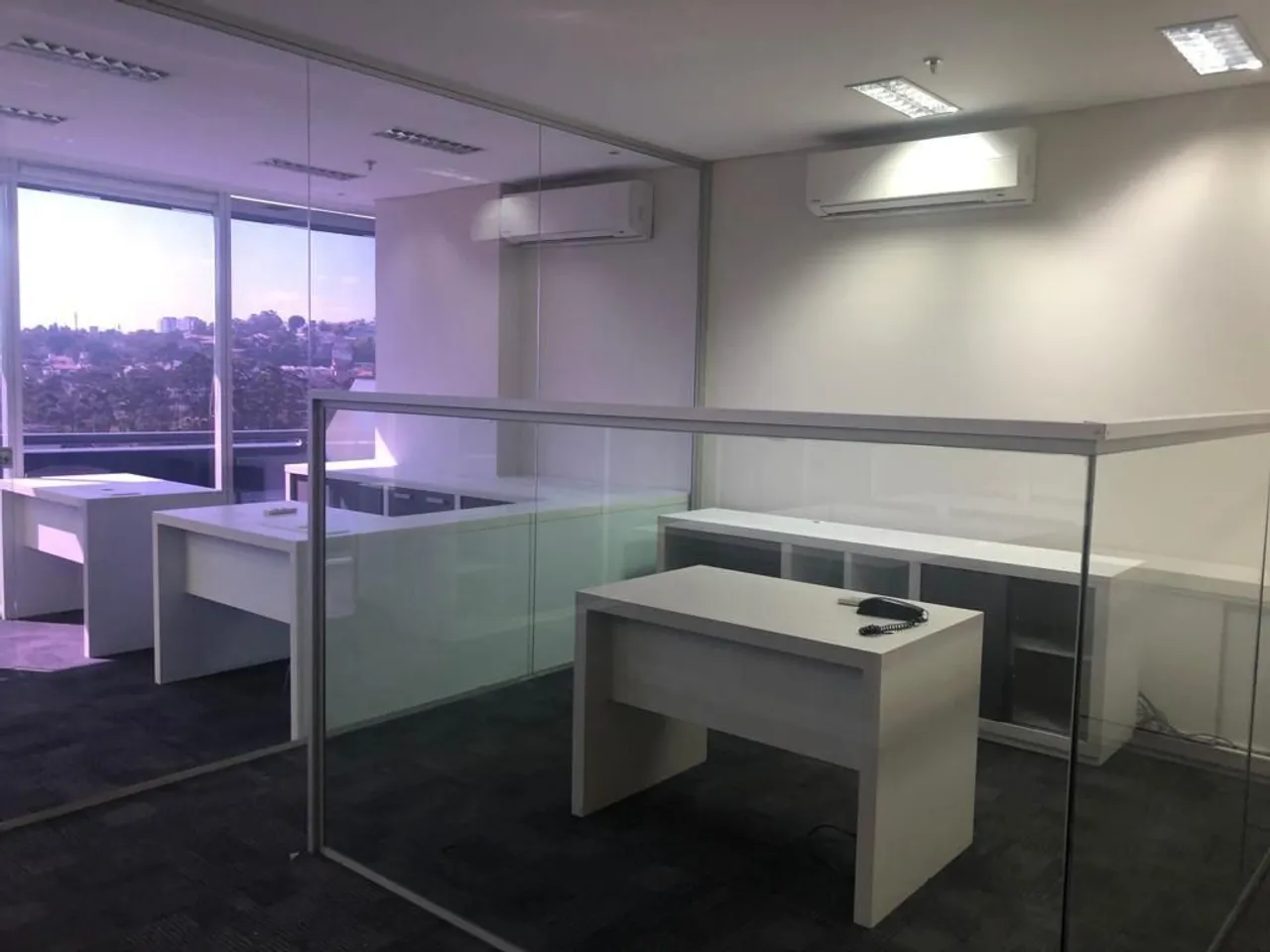 ALUGA SALA COMERCIAL NOVA AUTO PADRÃO COM 132m² SEMI MOBILIADA NO BAIRRO BROOKLIN PAULISTA