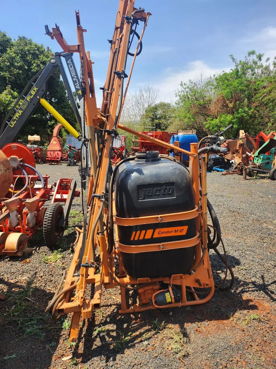 PULVERIZADOR JACTO CONDOR AM 600 LITROS Peças para tratores e
