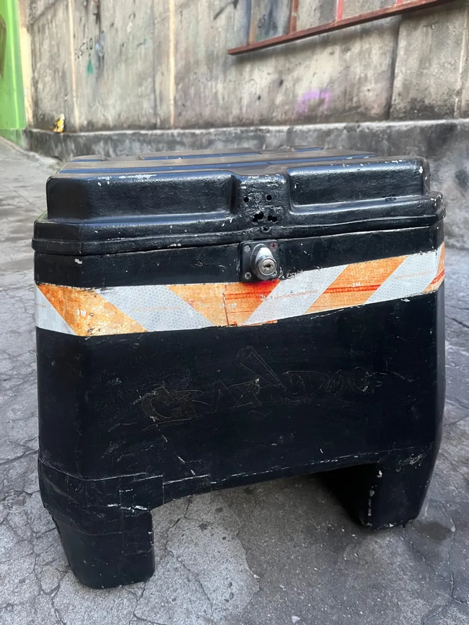 Baú 90 litros de fibra