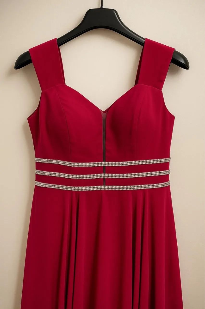 Vestido de festa longo rosa.