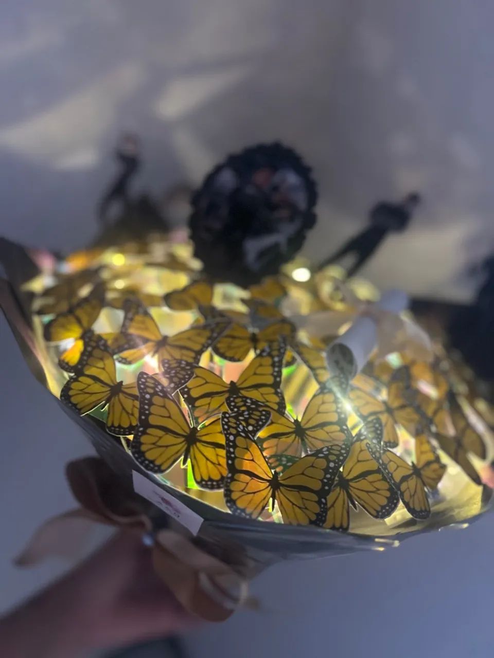 Buquê temático com borboletas e luzes LED - Foto 3