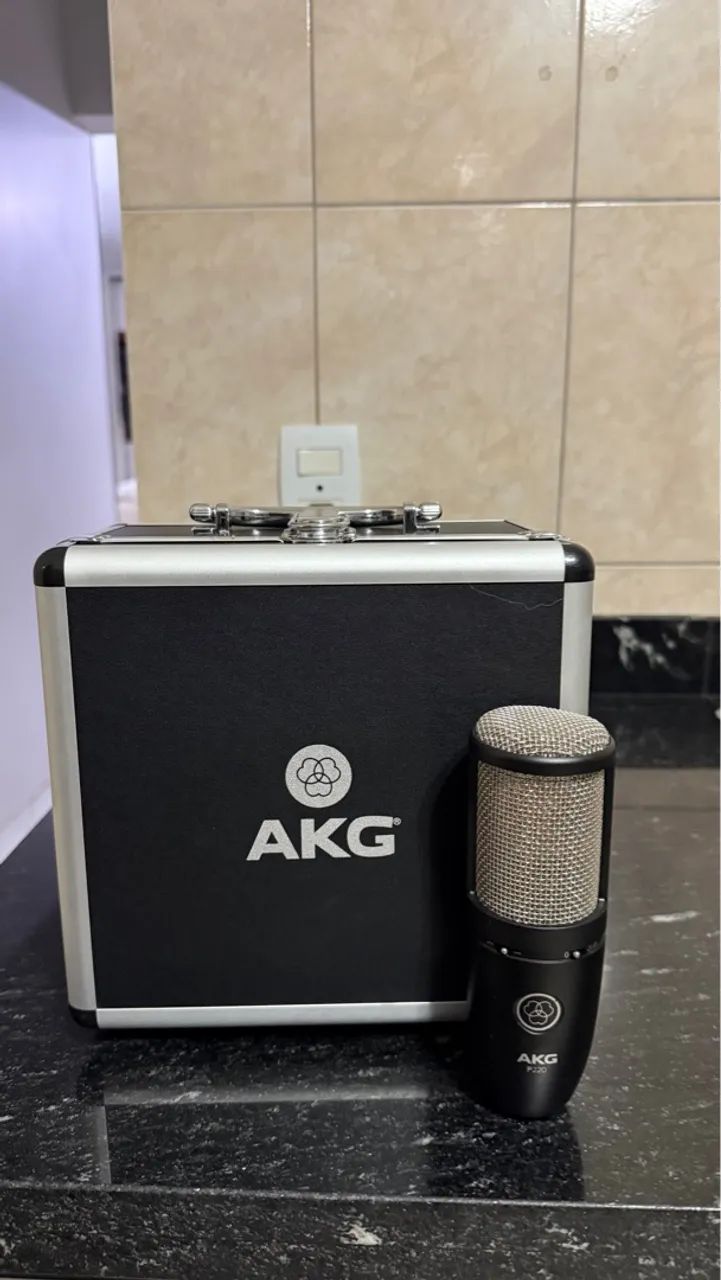 MICROFONE AKG P220